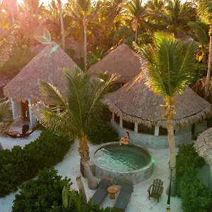 Hotel Maya By G